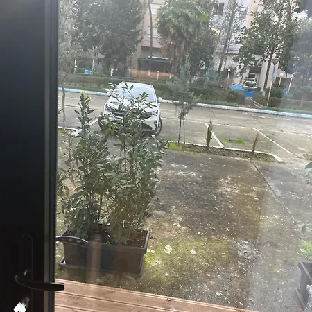 Private House With Balcony アパート