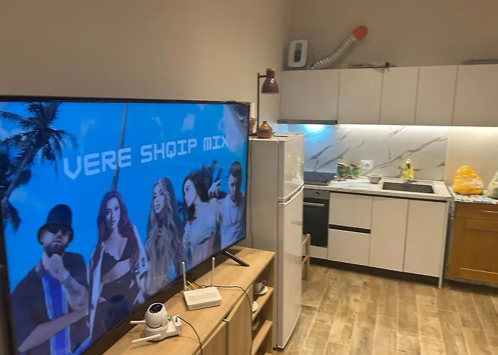 Private House With Balcony ゴーレム