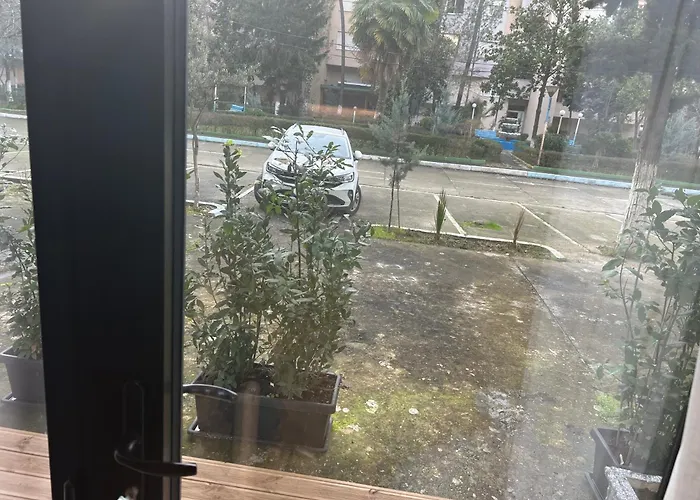 Private House With Balcony アパート