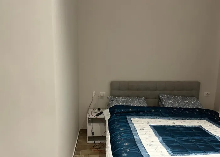 Private House With Balcony アパート