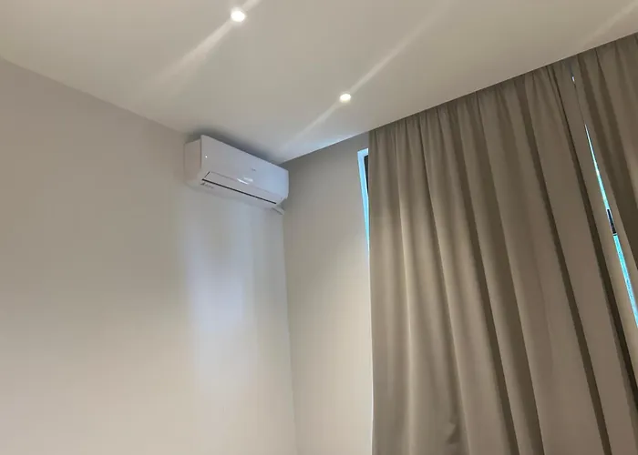 Private House With Balcony *