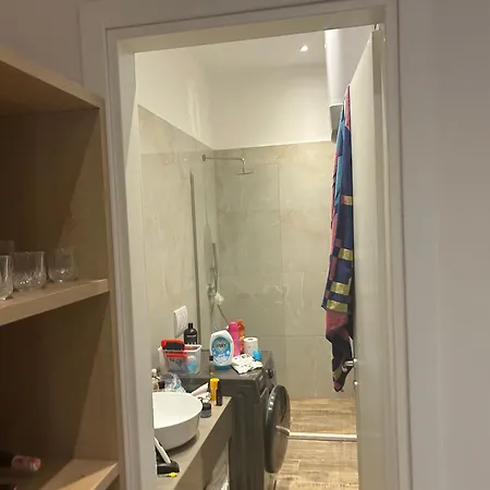 Private House With Balcony Apartman