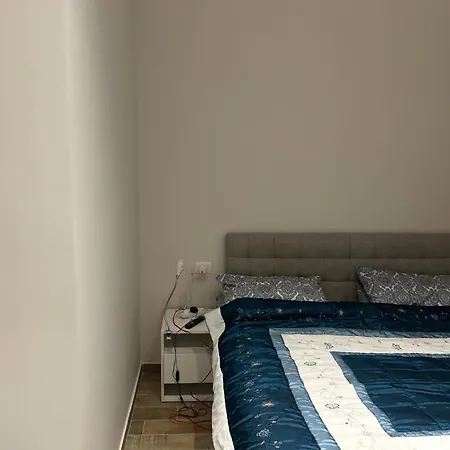Private House With Balcony Apartman